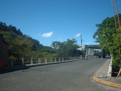国境の橋